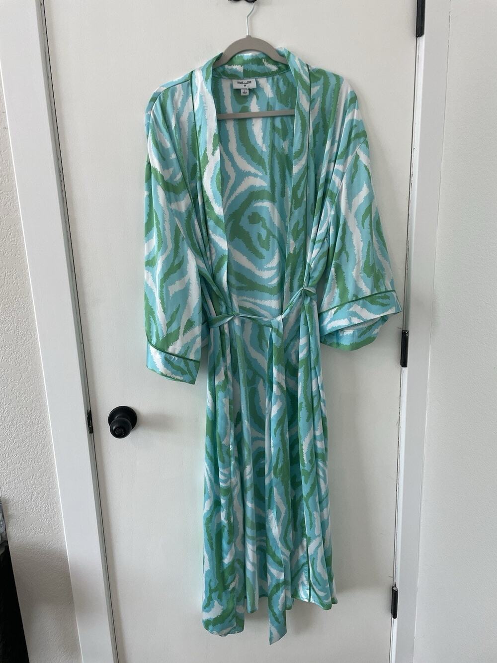 Diane Von Furstenberg Women's Size Large Robe Blue Green Long. K4